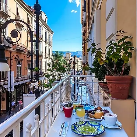ゲストハウス Palazzo Starace 4*