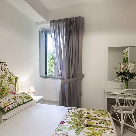 Palazzo Starace Guest house