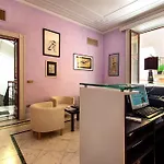 Konukevi Palazzo Starace 4*
