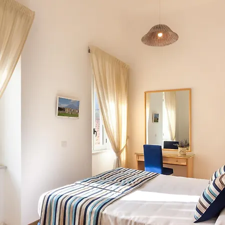 Konukevi Palazzo Starace 4*